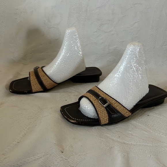 Vintage Ann Taylor Basket Weave and Brown Strap Slip On Style Sandal - Picture 3 of 9